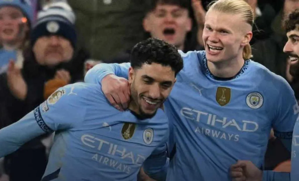 مرموش يزاحم هالاند على جائزة لاعب الشهر مع مانشستر سيتي two men in sports uniforms