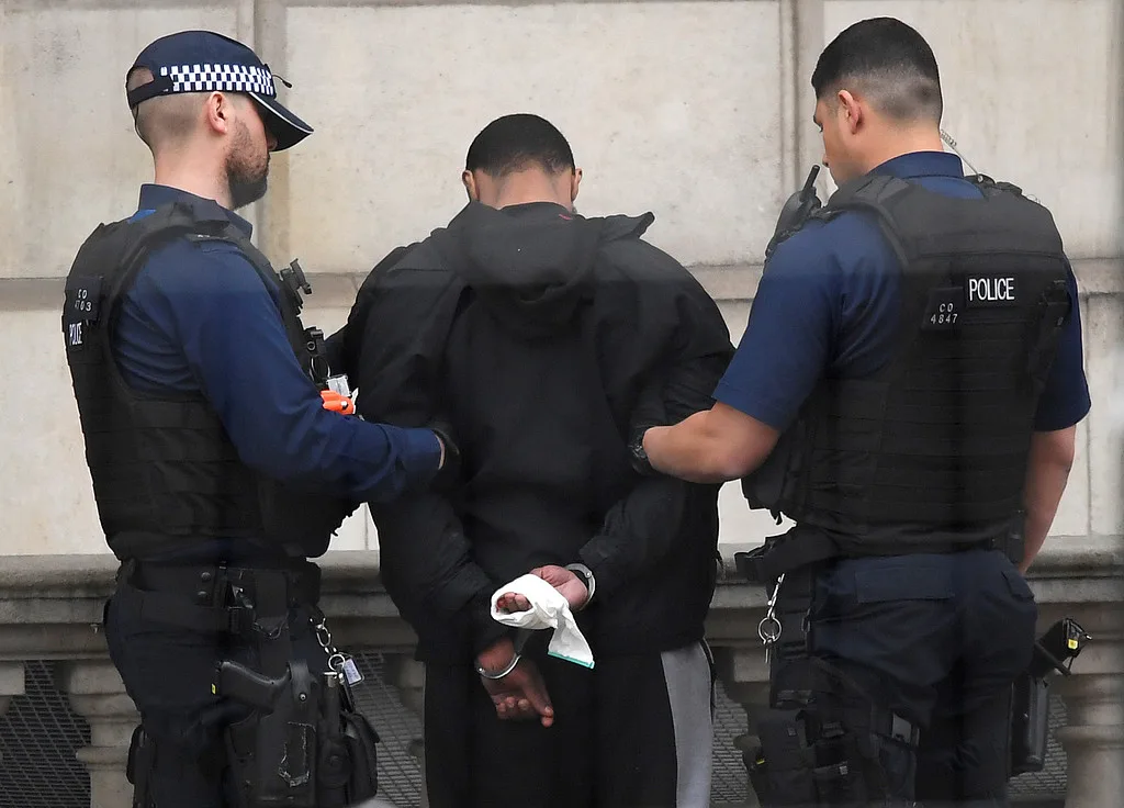 اعتقال مؤسس تليغرام في فرنسا: التفاصيل الكاملة وأبرز ردود الفعل a group of police officers in uniform
