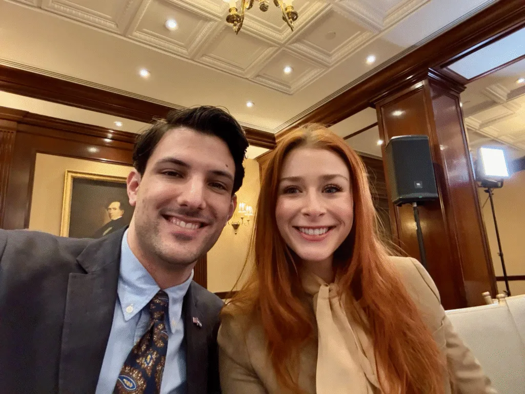 مأساة دبلوماسية: مقتل موظفين من السفارة الإسرائيلية في واشنطن في هجوم مسلح Yaron Lischinsky and Sarah Milgrim met when she started working at the Israeli Embassy in Washington in November 2023.Credit...The Milgrim family