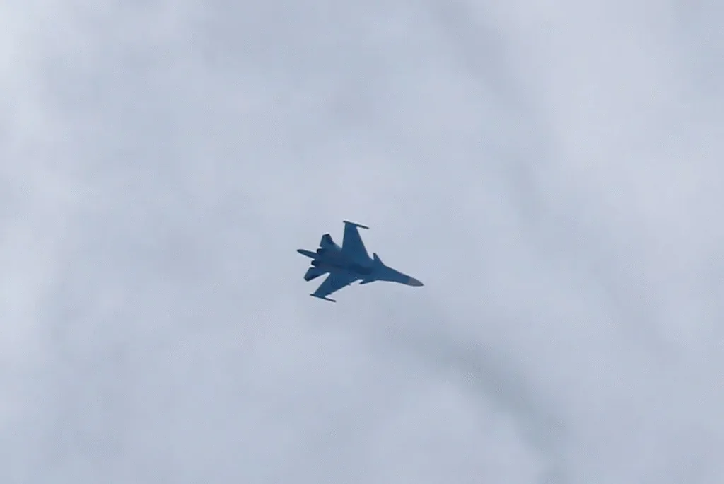مقاتلات روسية تنتهك الأجواء الفنلندية وسط تصاعد التوترات مع الناتو Illustrative purposes only: A Russian Air Force Sukhoi Su-34 fighter jet flying over the sky in the rebel-held town of Arbin in Syria, on Feb. 20, 2018. (Abdulmonam Eassa/AFP)