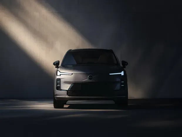 تسريب صور ومواصفات فولفو XC70 الجديدة كليًا بتصميم ثوري ومدى كهربائي مذهل! تسريب صور ومواصفات فولفو XC70 الجديدة كليًا بتصميم ثوري ومدى كهربائي مذهل!