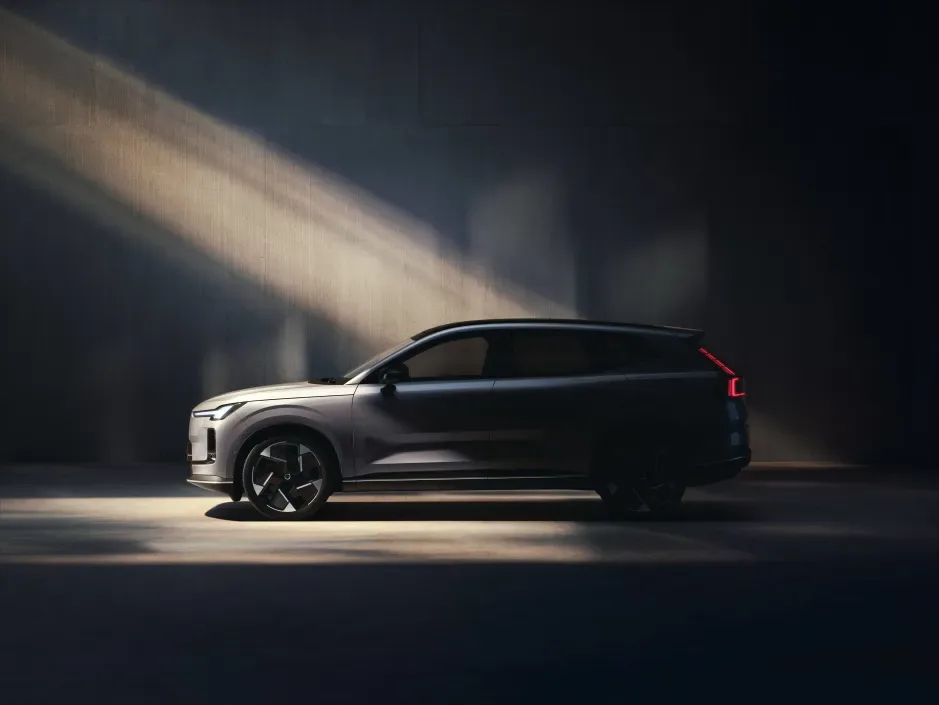 تسريب صور ومواصفات فولفو XC70 الجديدة كليًا بتصميم ثوري ومدى كهربائي مذهل! image 168