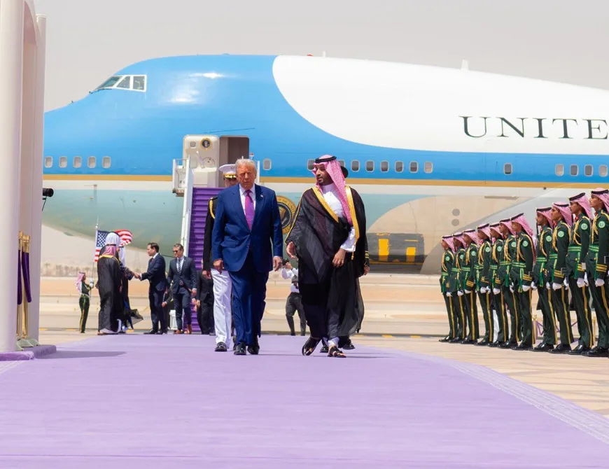 ترامب يصل السعودية 2025 : زيارة مفاجئة تعيد تشكيل التحالفات الإقليمية ترامب يصل السعودية 2025 : زيارة مفاجئة تعيد تشكيل التحالفات الإقليمية