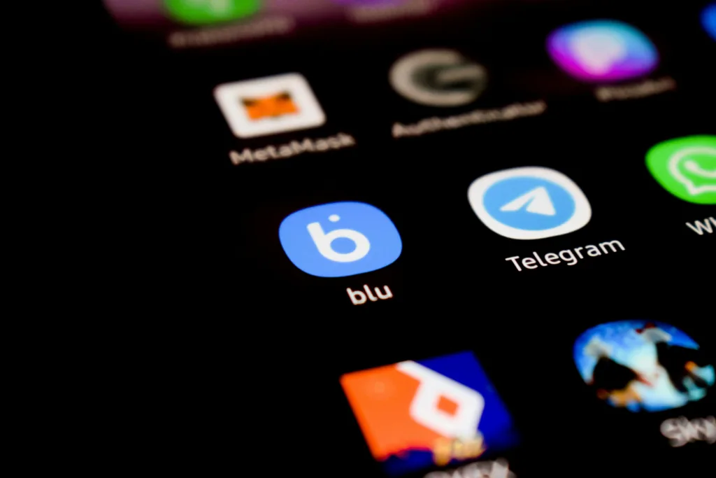 ربح 1000 دولار شهريًا من تيليجرام؟ إليك السر الذي لا يخبرك به أحد! lonely blue 2Y1Y CNLnys unsplash